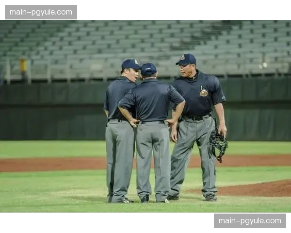 技术辅助与人性判断平衡，VAR时代裁判角色再定义